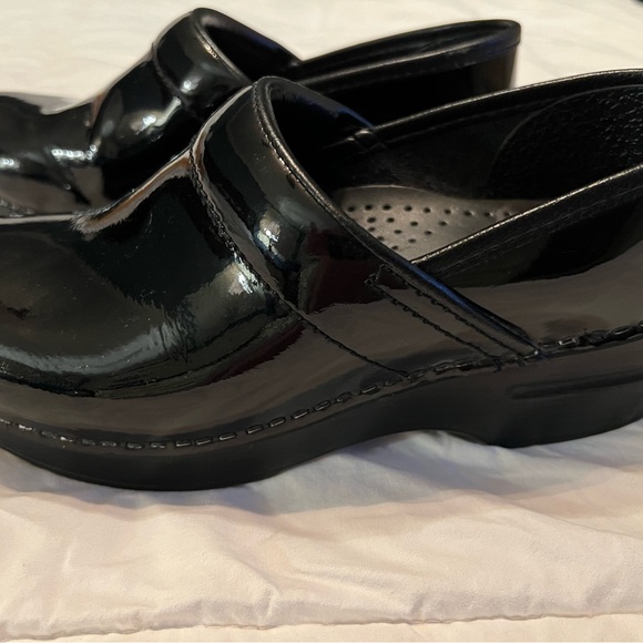 Dansko Professional Patent Leather Clogs Size 6 (36) - Picture 10 of 10